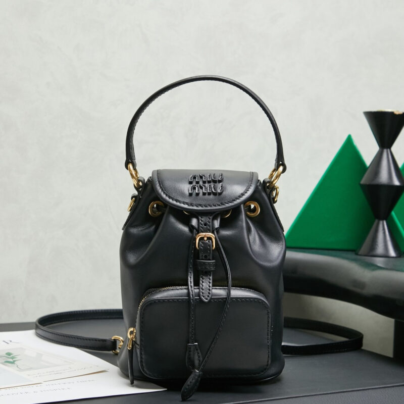 MiuMiu 新品学院风迷你双肩包黑色 5BZ045
