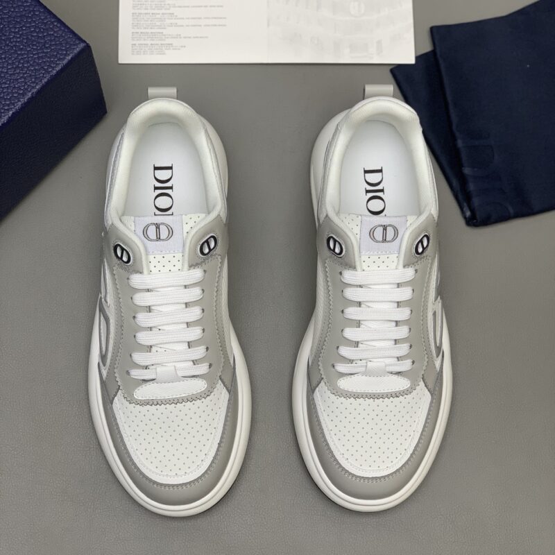 Dior 男士休闲鞋 采用不同纹理牛皮拼接