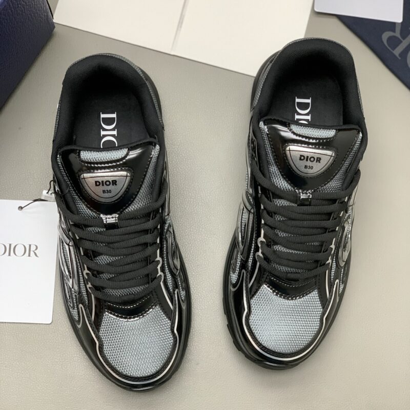 Dior B30系列男款运动跑鞋 采用皮革面料和透气网面内里