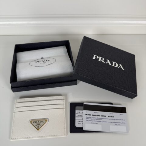 Prada 男女通用小卡包白色 进口十字纹制作 型号1MC025