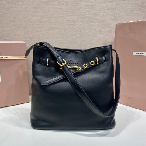 MiuMiu Aventure新品水桶包黑色 型号5BE101