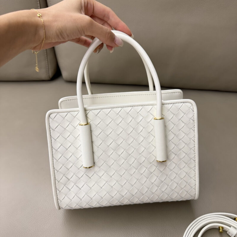 BV BarbaraToteBag 迷你雪花岩白 型号A0062Z