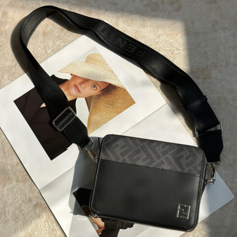 Fendi Fendi双拉链相机包 7M0357