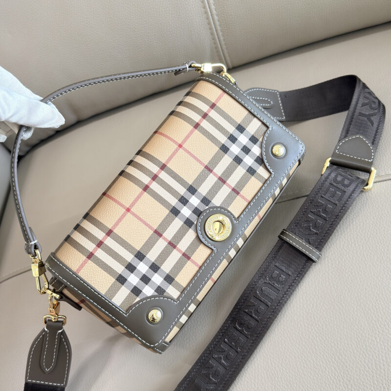 Burberry 新款复古格纹法棍包 型号1671