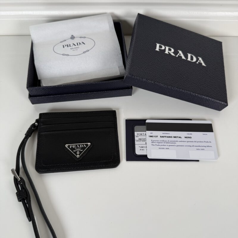 Prada 柔软Nappa羊皮皮革卡片夹黑色银标 型号1MC137
