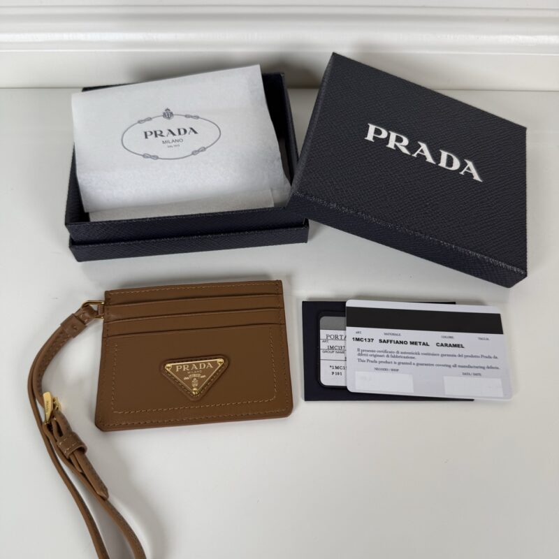 Prada 柔软Nappa羊皮皮革卡片夹棕色 型号1MC137