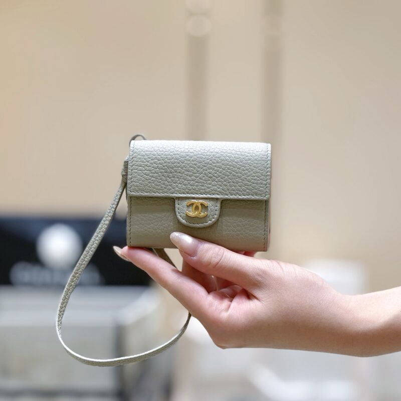 Chanel 26K牛皮精美小挂包灰色 型号AP5557