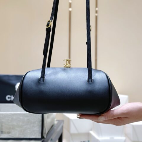 Chanel 小牛皮保龄球包 型号AP5360