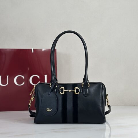 Gucci 克皮绒面肩背包 型号866732