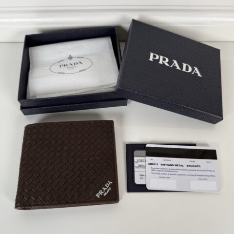Prada 男士短款钱包棕色 型号2M0513