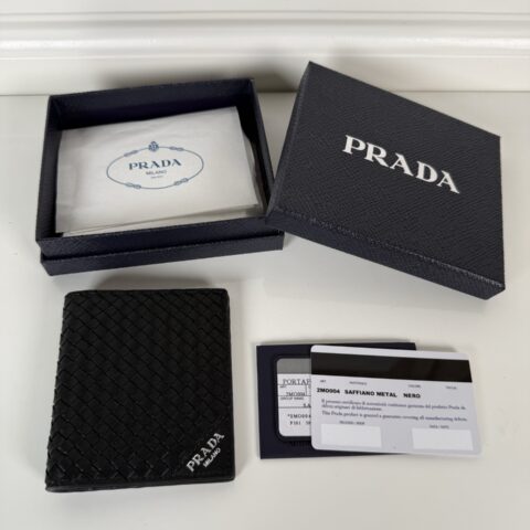 Prada 男女通用短款钱包黑色 型号2MO004