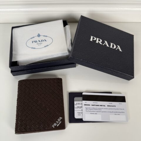 Prada 男女通用短款钱包棕色 型号2MO004
