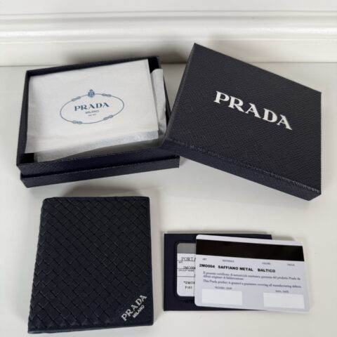 Prada男女通用短款钱包深蓝色 型号2MO004