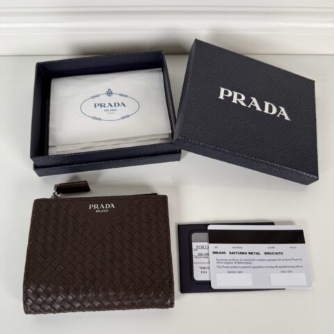Prada 男女通用短款钱包 型号1ML049