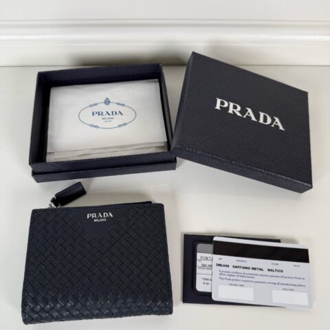 Prada 男女通用短款钱包 型号1ML049