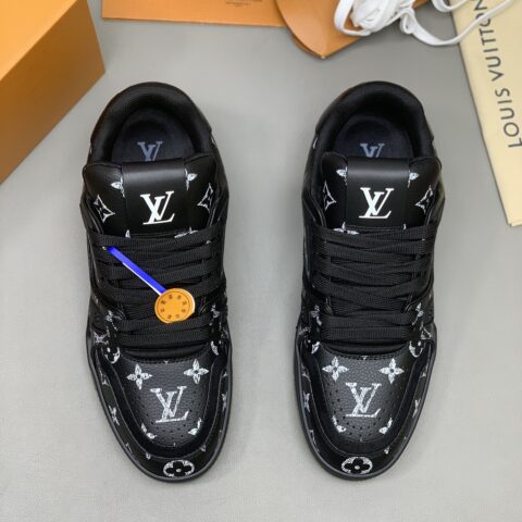 LV 最新夜光色男款休闲鞋 小牛皮制成