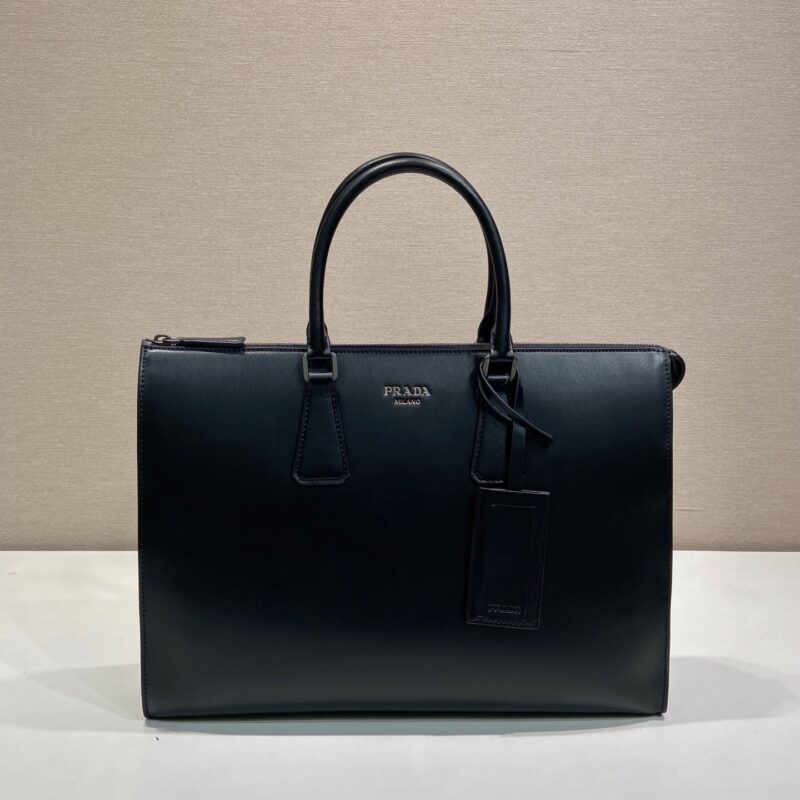 Prada 新品公文包平纹黑色 型号2VG039