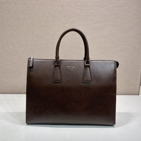 Prada 新品公文包平纹棕色 型号2VG039