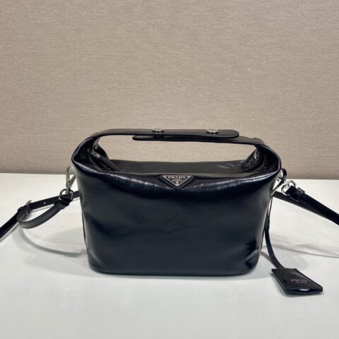 Prada 新品饭盒包油腊皮黑色 型号1BC306