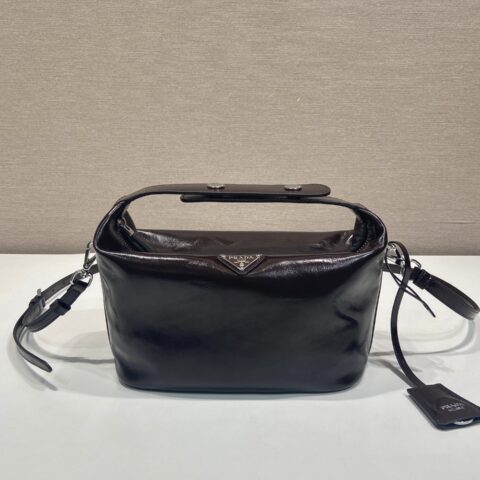 Prada 新品饭盒包油腊皮棕色 型号1BC306