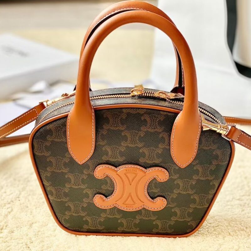 CELINE 22s新品迷你棕色凯旋门牛皮革保龄球包 型号110462