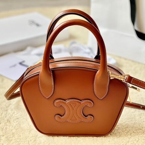 CELINE 22s新品迷你棕色凯旋门牛皮革保龄球包 型号110462