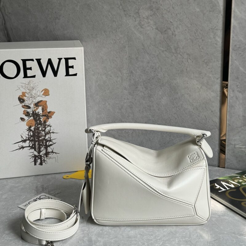 Loewe 十周年纪念款全新𝓟𝓾𝔃𝔃𝓵𝓮 白色 ID0189