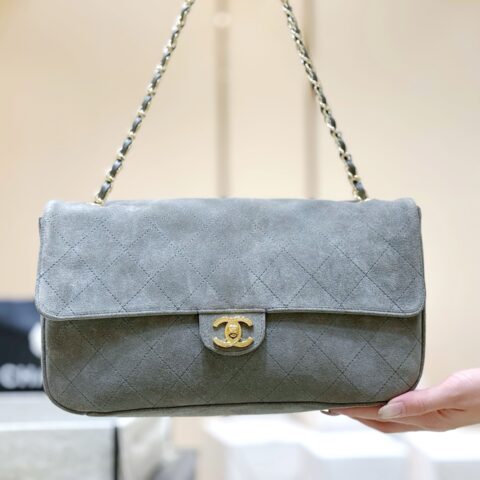 Chanel 26S麂皮机场包灰色 型号AS6231