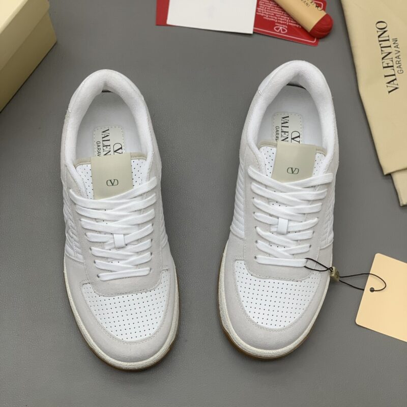 Valentino 情侣款低帮运动鞋 采用牛皮材质