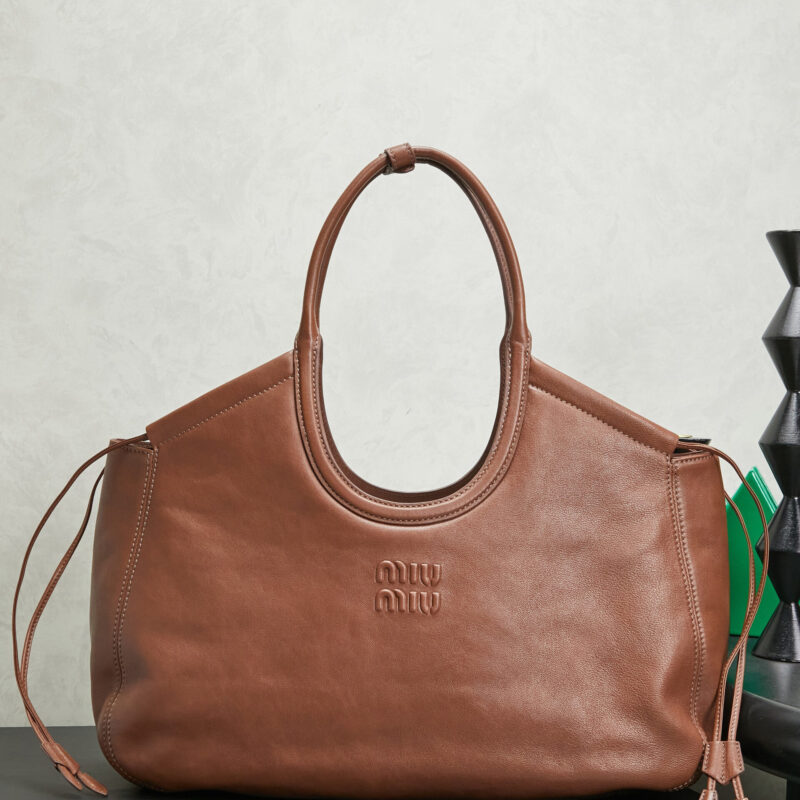 MiuMiu 平纹托特包棕色 型号5BG342