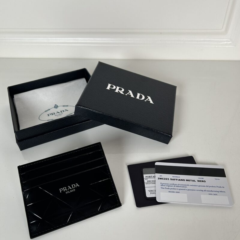 Prada 男女通用亮皮小牛皮卡包 型号2MC223