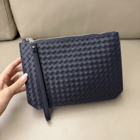 BV Intrecciato斜角手拿包夜色 型号805829