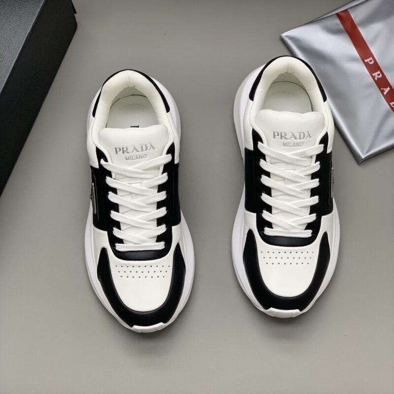 Prada 男士运动鞋 采用柔软皮革