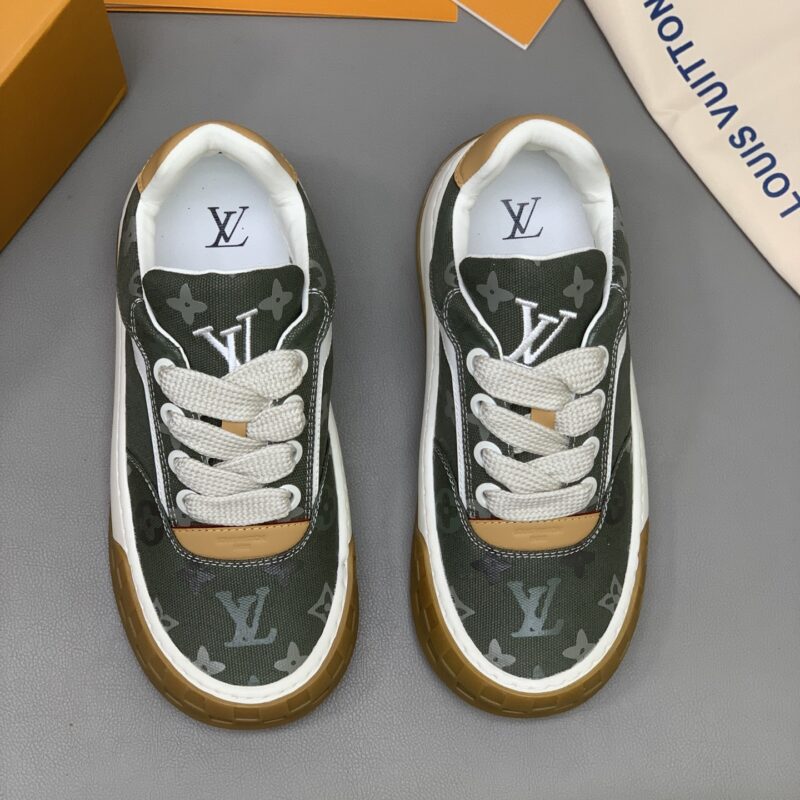 LV 男士休闲运动鞋 采用小牛皮拼接