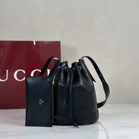 Gucci 克皮穿孔肩背包 型号A002GW