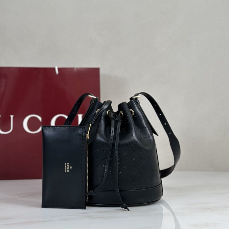 Gucci 克皮穿孔肩背包 型号A002GW