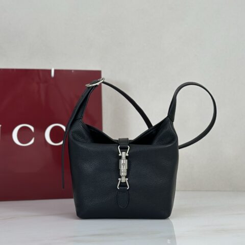 Gucci 克皮斜挎肩背包 型号A002LF