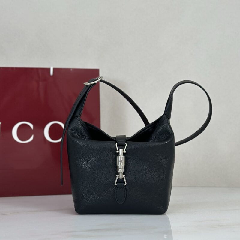 Gucci 克皮斜挎肩背包 型号A002LF
