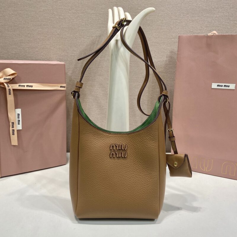 MiuMiu 新品麂皮斜挎包 型号5BB099