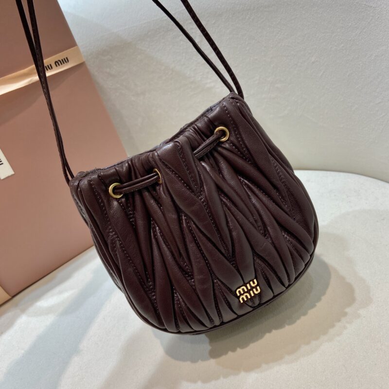 MiuMiu Matelassé手袋棕色 型号5ND022