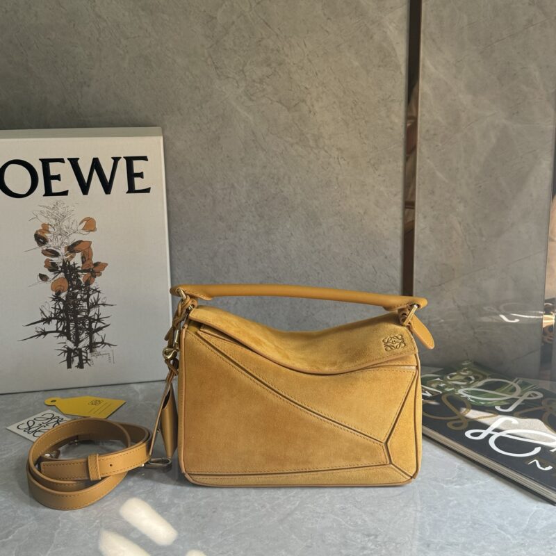 Loewe 麂皮姜黄色puzzle手袋 ID0189