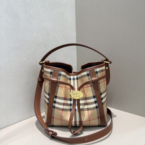 Burberry 格纹小牛皮MINI水桶包 型号9691