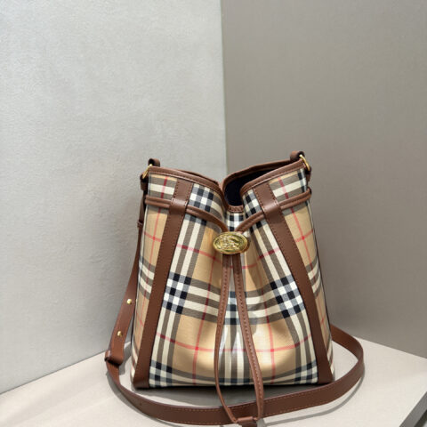 Burberry 格纹小牛皮水桶包 型号9561