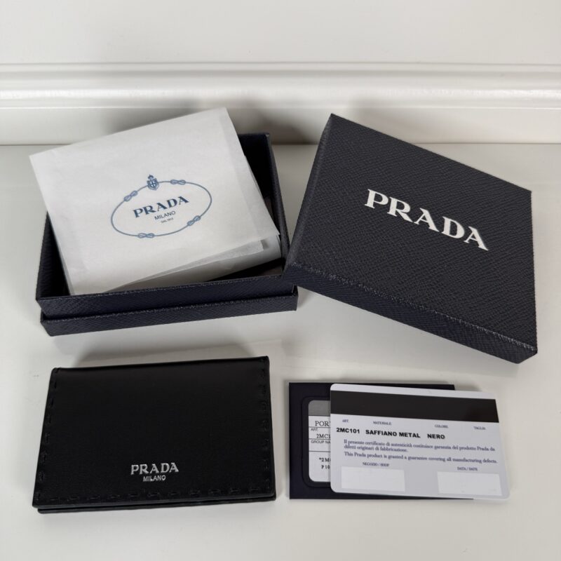 Prada 男女通用款手工缝线制作卡夹 型号2MC101