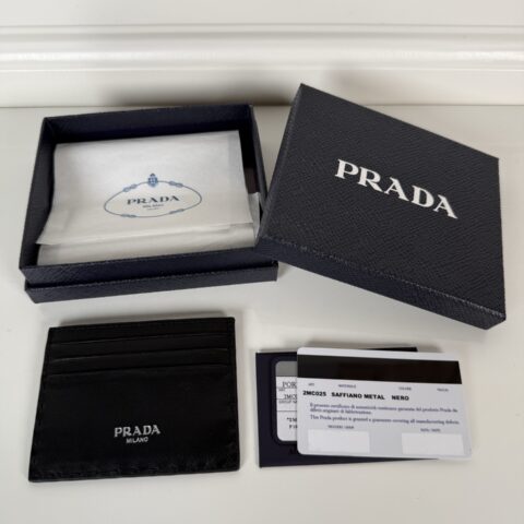 Prada 男女通用款式手工缝线纳柏羊皮小卡包 型号2MC025