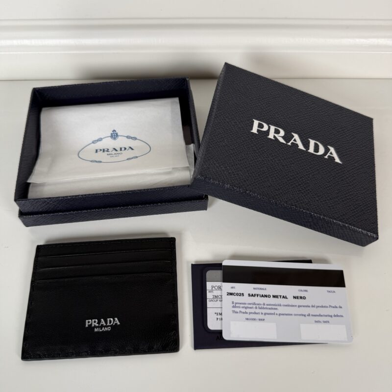 Prada 男女通用款式手工缝线纳柏羊皮小卡包 型号2MC025