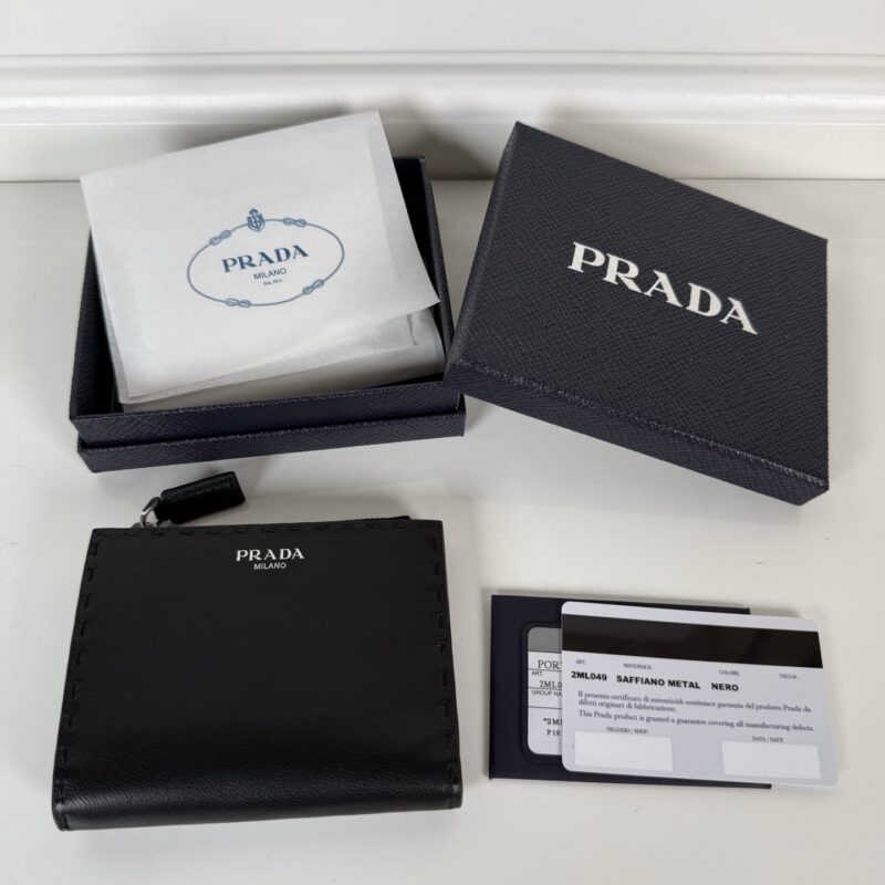 Prada 男女通用短款钱包 型号2ML049