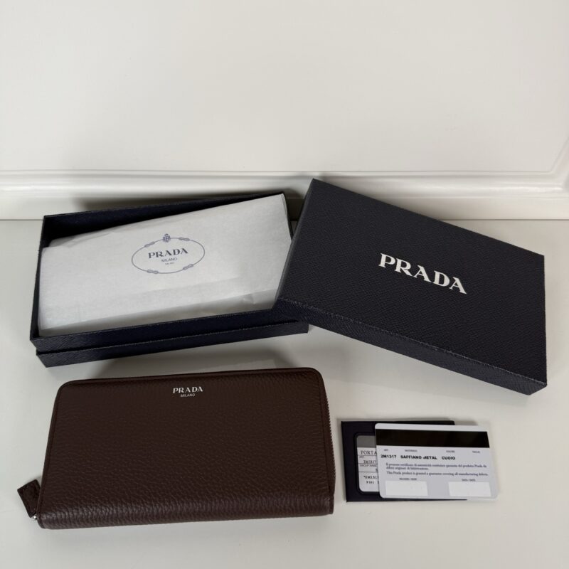 Prada 男士荔枝纹皮夹鹿皮深棕色 型号2M1317