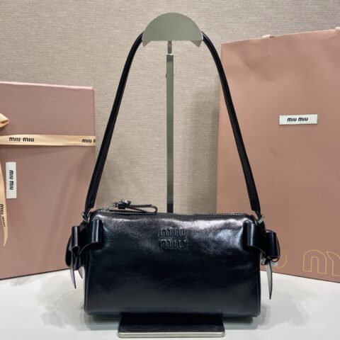 MiuMiu 新品蝴蝶结包黑色 型号5NE029