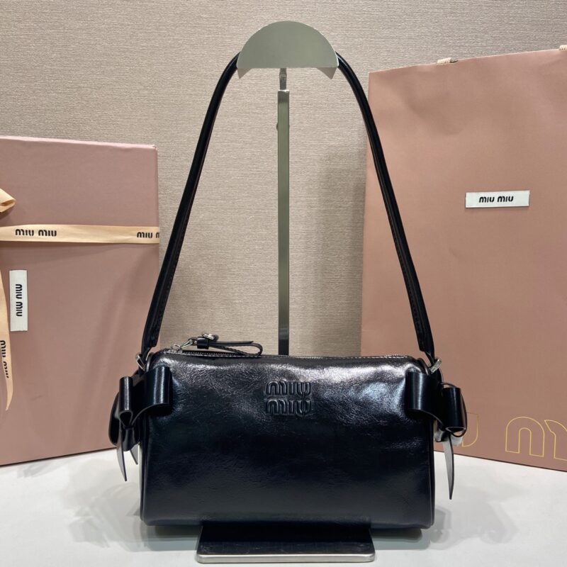 MiuMiu 新品蝴蝶结包黑色 型号5NE029